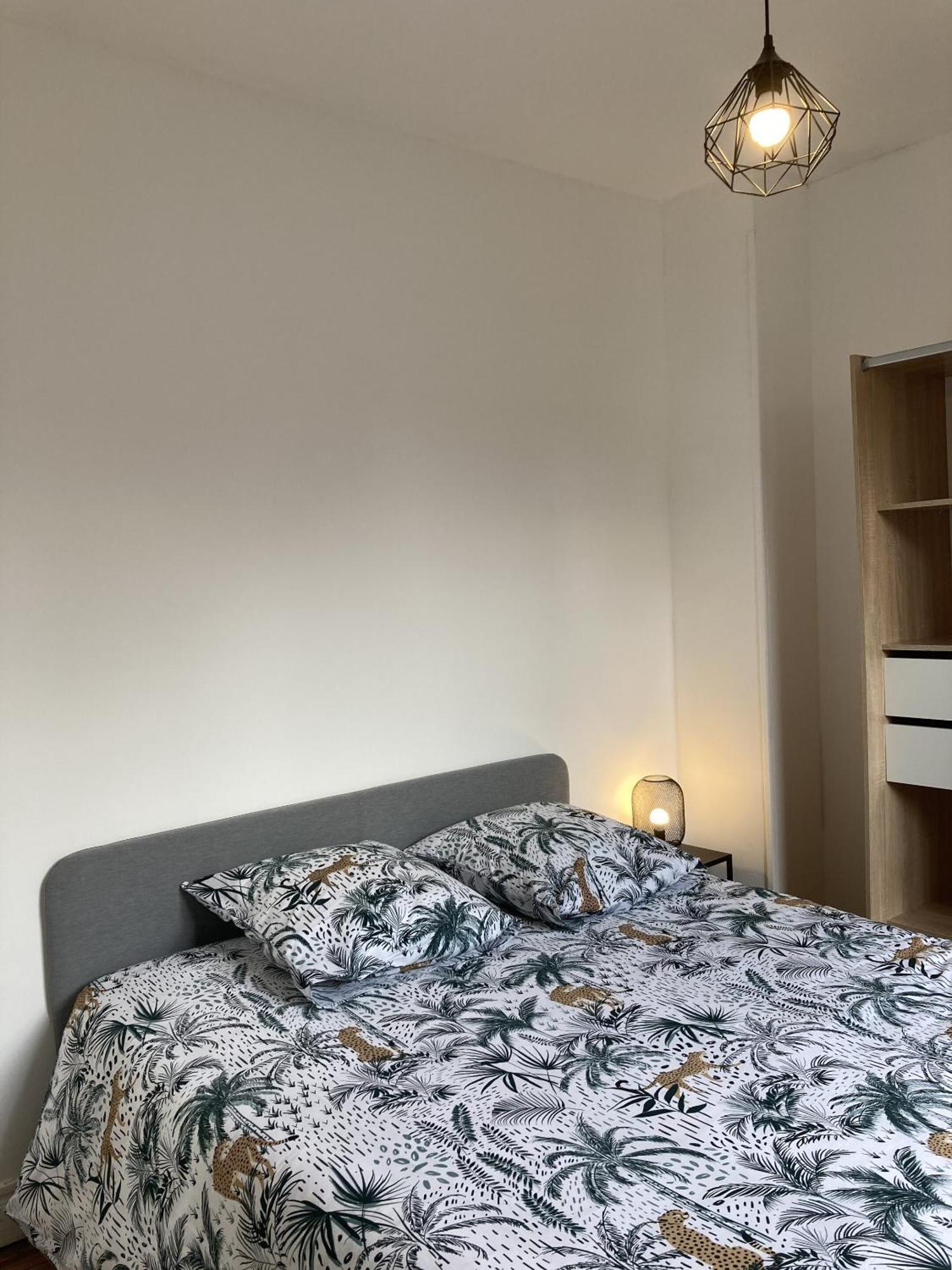 Location Appartement Des Pyrenees Borderes-sur-l'Echez Kamer foto